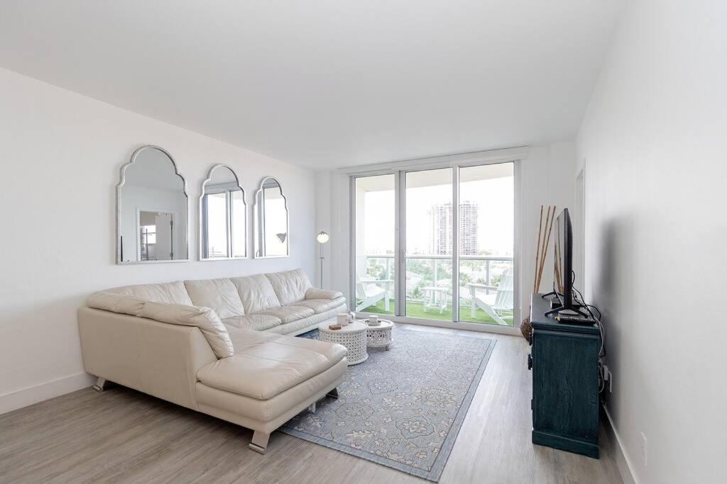 Stunning & Spacious Resort-Style Condo Across From Beach! Miami Beach Exterior photo