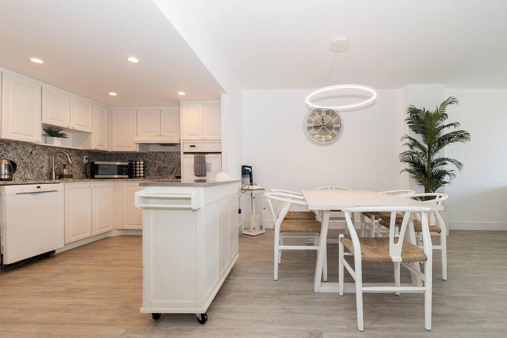 Stunning & Spacious Resort-Style Condo Across From Beach! Miami Beach Exterior photo