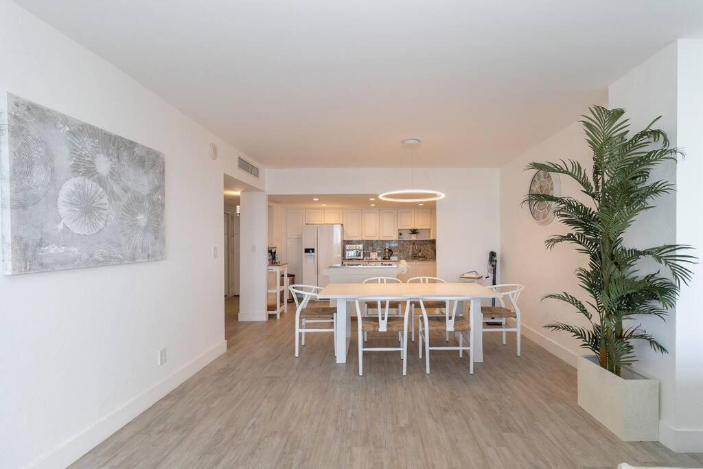 Stunning & Spacious Resort-Style Condo Across From Beach! Miami Beach Exterior photo