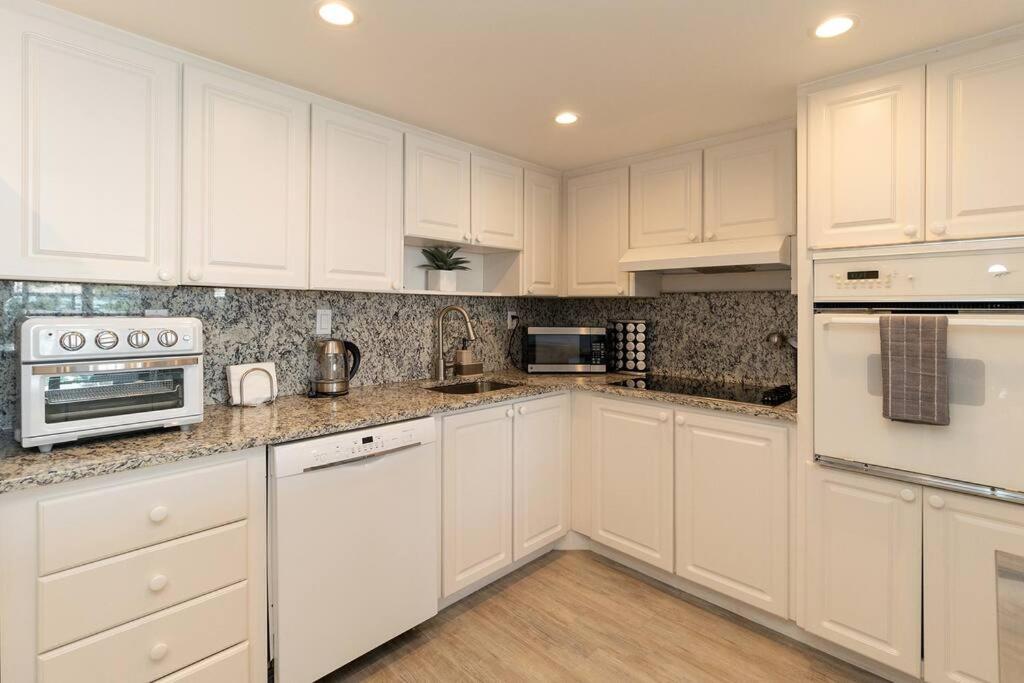 Stunning & Spacious Resort-Style Condo Across From Beach! Miami Beach Exterior photo