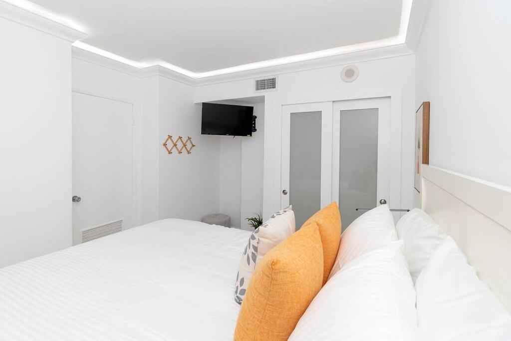 Stunning & Spacious Resort-Style Condo Across From Beach! Miami Beach Exterior photo